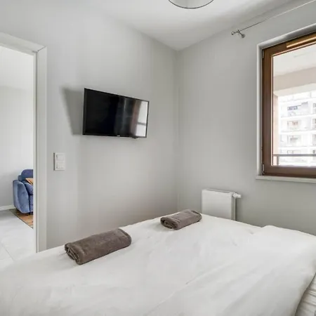 Night Grzybowska Daire